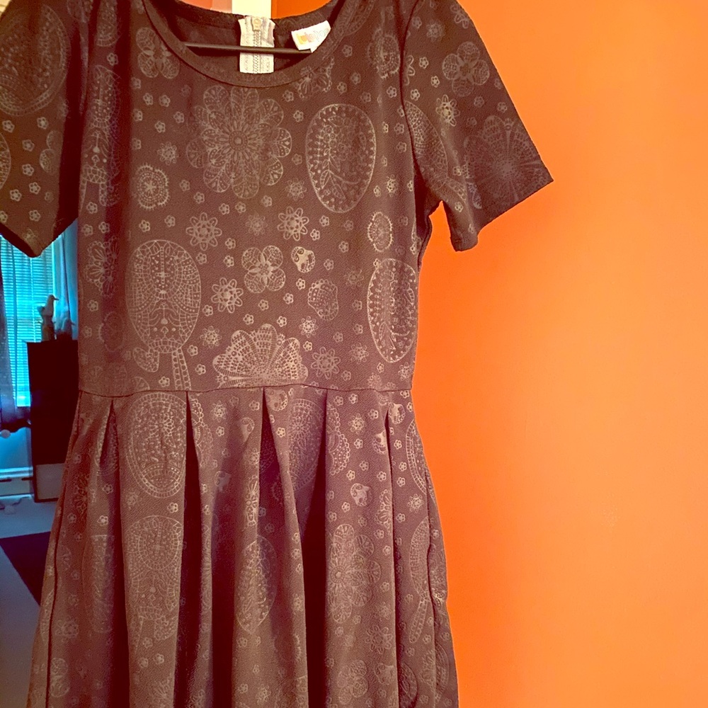 Black embossed lularoe amelia size medium